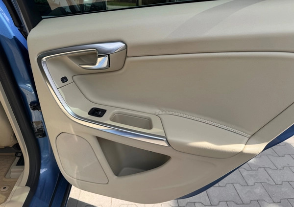 Volvo V60 cena 52900 przebieg: 194402, rok produkcji 2016 z Ciechanów małe 704